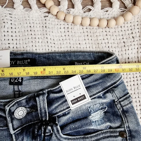 New | Judy Blue | Bootcut Jeans - Picture 12 of 17